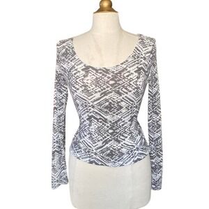 Mudd Womens Grey White Geometric Ikat Scoop Neck Long Sleeve Top Size M